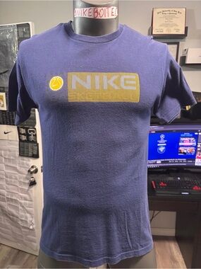 Distressed Vintage Y2K 00s Nike Spell Out Basketball T Shirt Navy X-Large